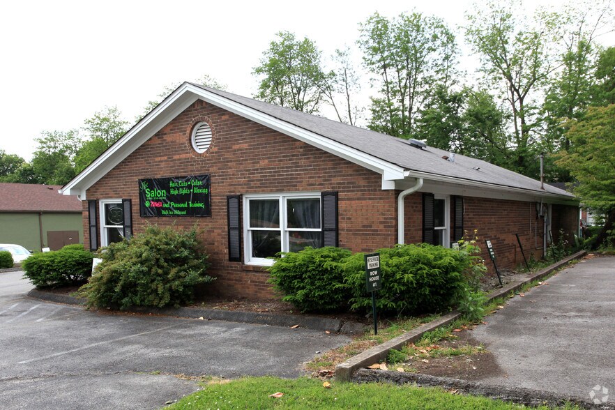More Photos Of 116 E Main St, Danville Freestanding For Lease