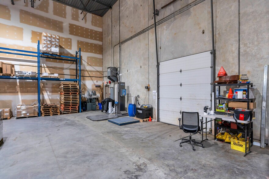 More Photos Of 2567 192nd St, Surrey Warehouse For Lease