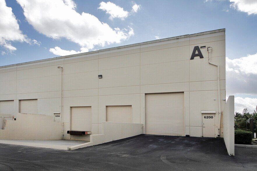 More Photos Of 6250-6270 N Hiatus Rd, Tamarac Unknown For Lease