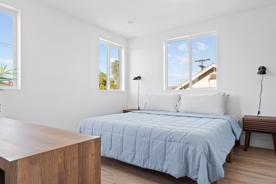 More Photos Of 310 S Breed St, Los Angeles Multifamily For Sale