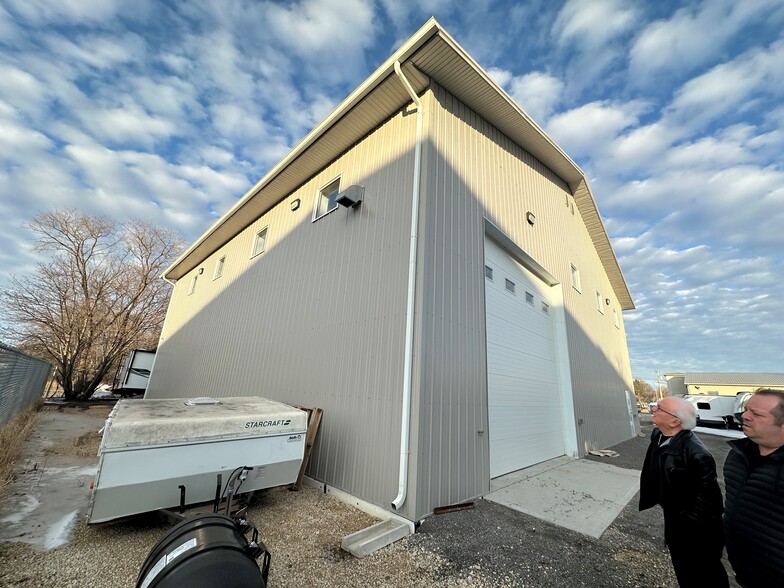 More Photos Of 43 Main St, Selkirk Showroom For Sale