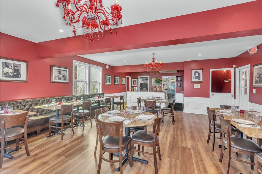 More Photos Of 135 York St SE, Aiken Restaurant For Lease