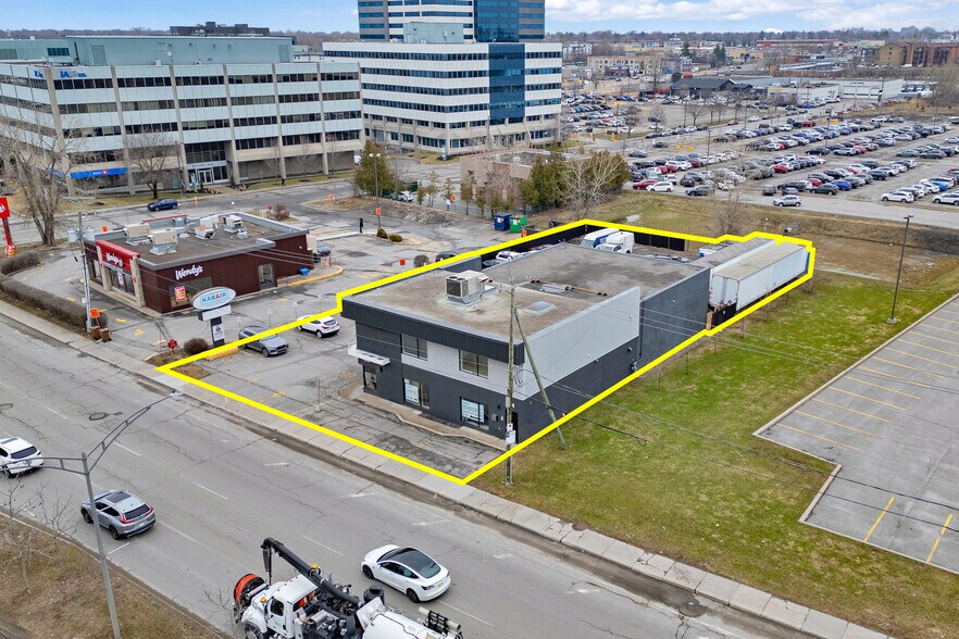More Photos Of 150 Boul Saint-Martin O, Laval Light Distribution For Lease