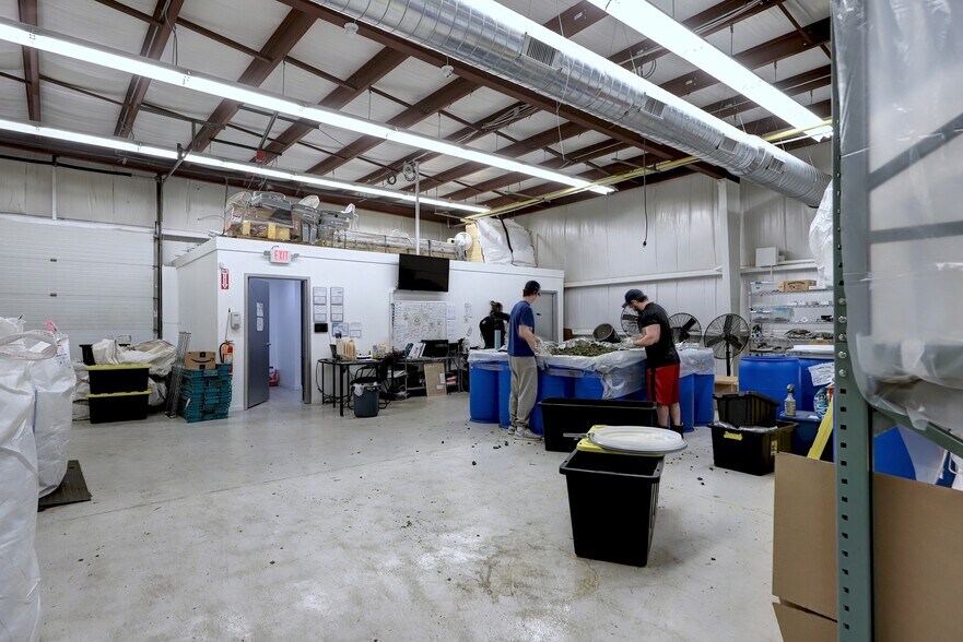 More Photos Of 15 Container Dr, Terryville Manufacturing For Sale