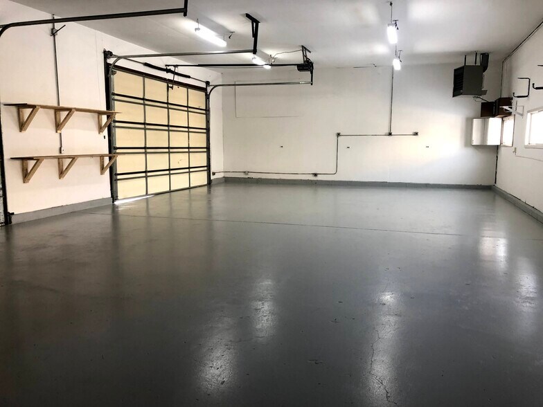 More Photos Of 225 Lake Ave, Lake Villa Warehouse For Lease