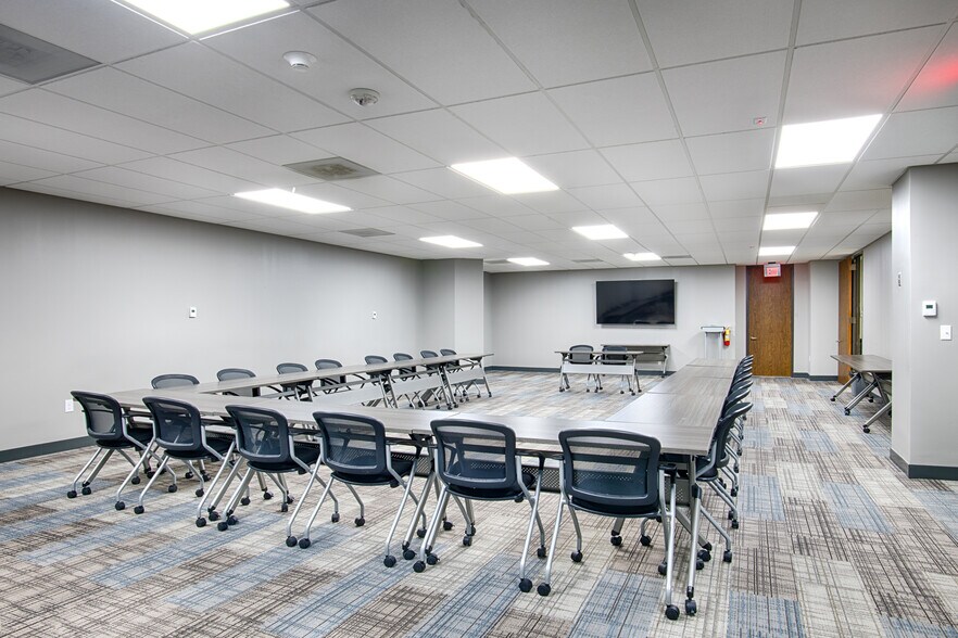 More Photos Of 5728 Lyndon B Johnson Fwy, Dallas Office For Lease