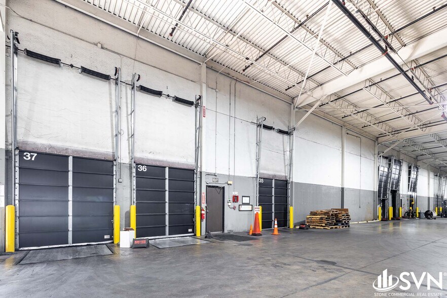 More Photos Of 2425 Palumbo Dr, Lexington Warehouse For Lease