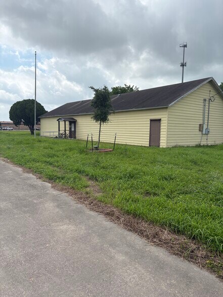 More Photos Of 1814 Lodge Ln, Corpus Christi Specialty For Sale