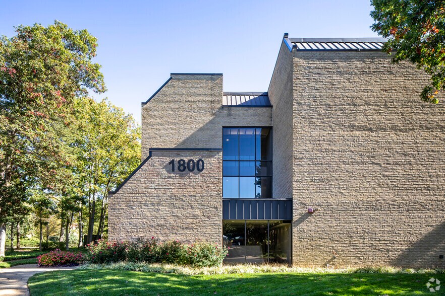 More Photos Of 1900 N Beauregard St, Alexandria Unknown For Sale