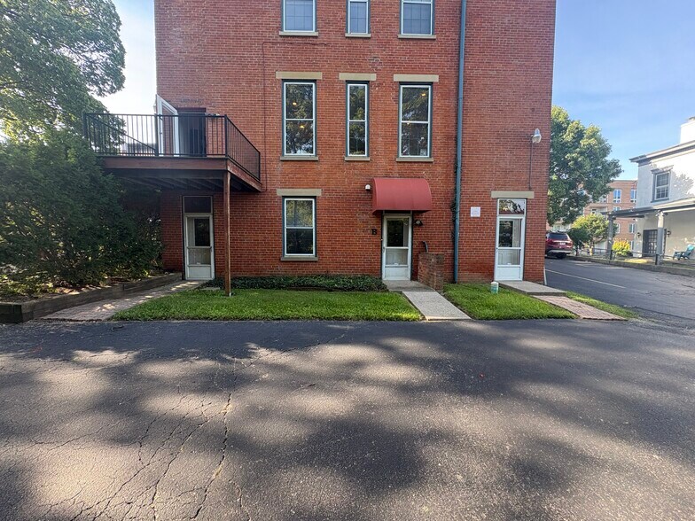 Primary Photo Of 114 Wellington Pl, Cincinnati Office Residential For Lease