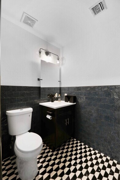 More Photos Of 5620 W Thunderbird Rd, Glendale Medical For Sale