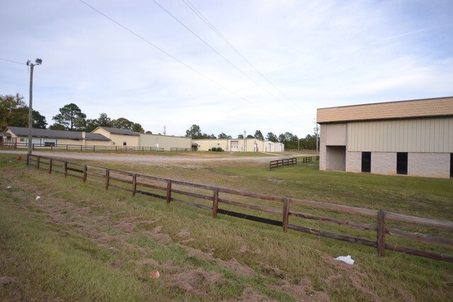 More Photos Of 14099 US Highway 15 501, Aberdeen Warehouse For Lease