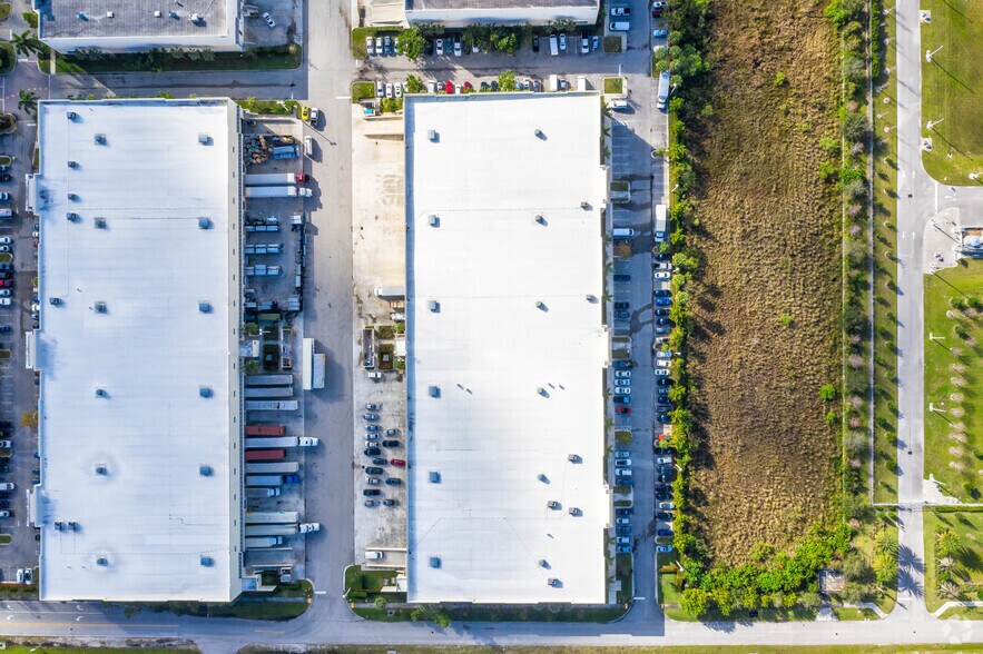 More Photos Of 3151 NW 27th Ave, Pompano Beach Distribution For Lease