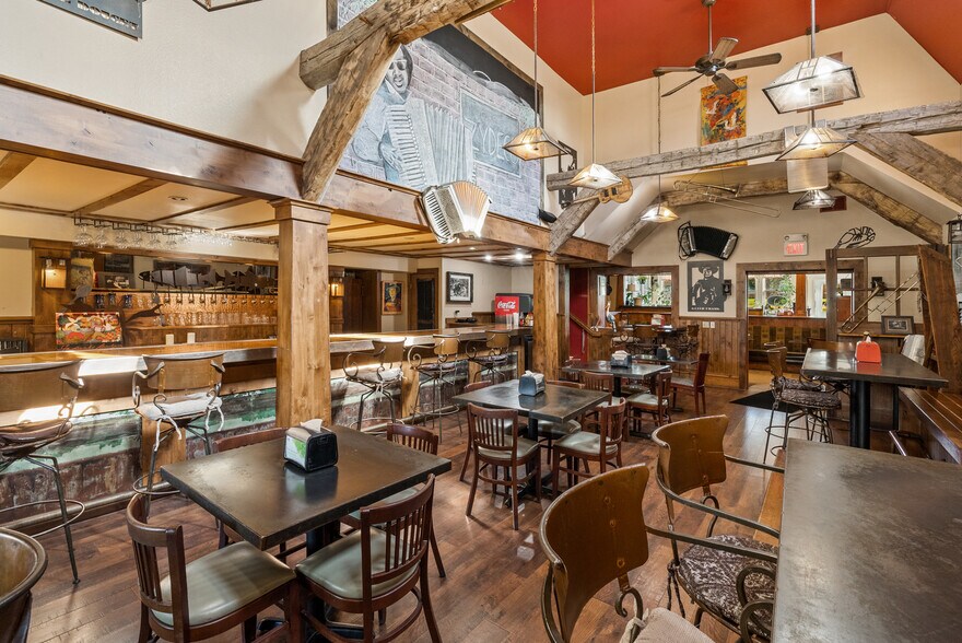 More Photos Of 2711 W College St, Bozeman Restaurant For Sale