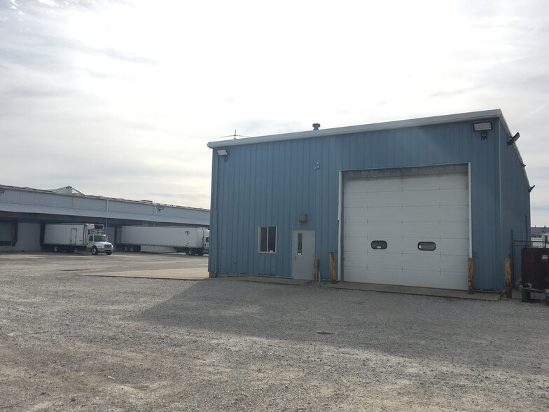 More Photos Of 4310 Stout Field North Dr, Indianapolis Warehouse For Lease