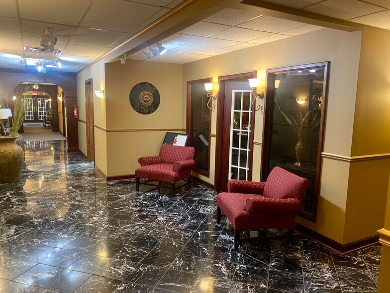 More Photos Of 411 W Lake Lansing Rd, East Lansing Unknown For Lease