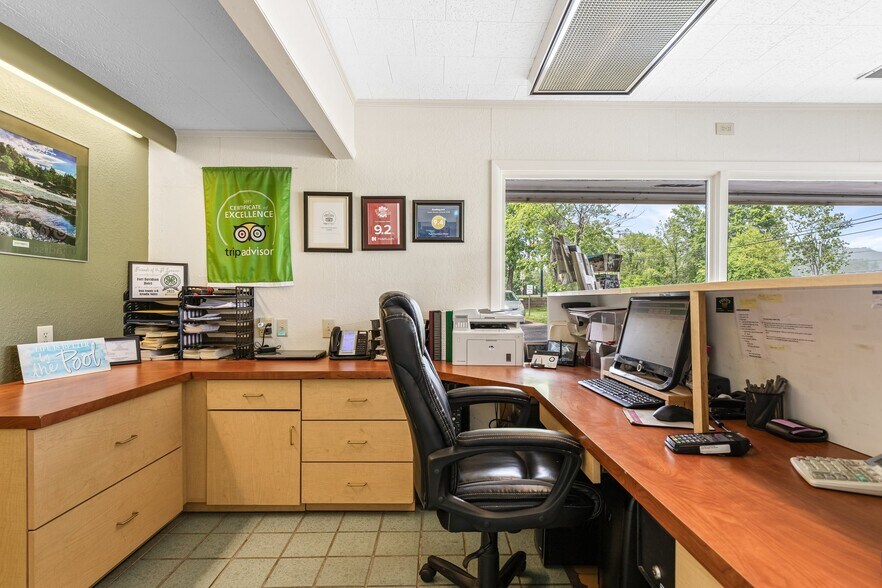 More Photos Of 310 S McCune St, Pilot Knob Hotel For Sale