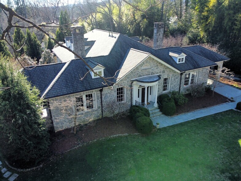 More Photos Of 60 Woodside Dr, Brevard Hospitality For Sale