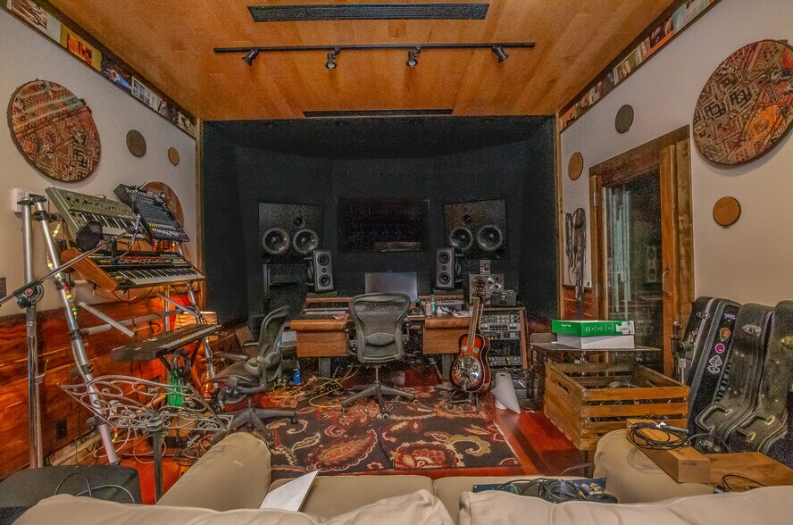 More Photos Of 114-116 17th Ave S, Nashville Office For Sale