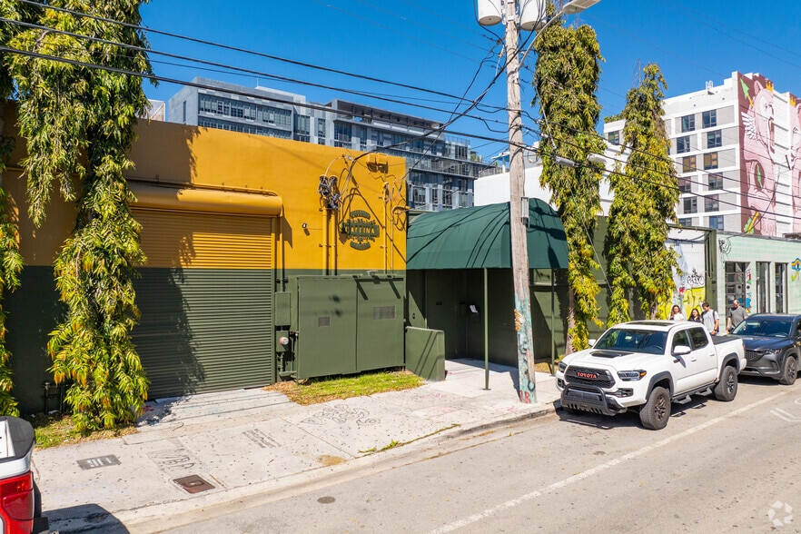 More Photos Of 297-299 NW 23rd St, Miami Bar For Lease