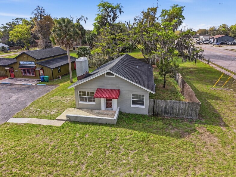 More Photos Of 1030 Camphor Ln, Deland General Retail For Sale