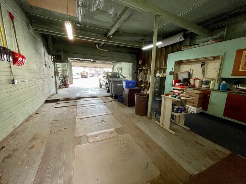 More Photos Of 14 2nd St, Troy Storefront Retail Residential For Lease