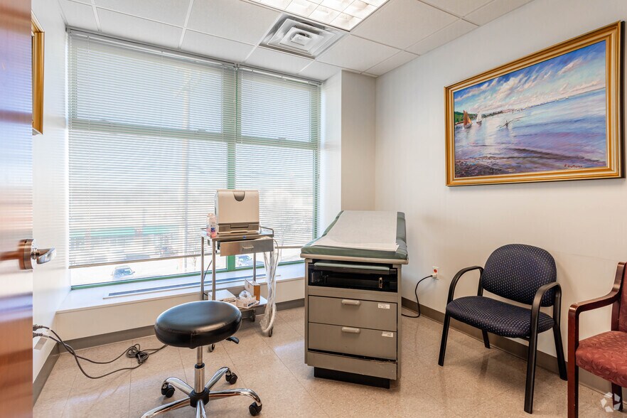 More Photos Of 630 Broad St, Carlstadt Medical For Lease