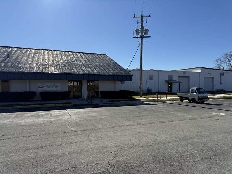 More Photos Of 214 Industrial Park Rd, Livingston Manufacturing For Lease