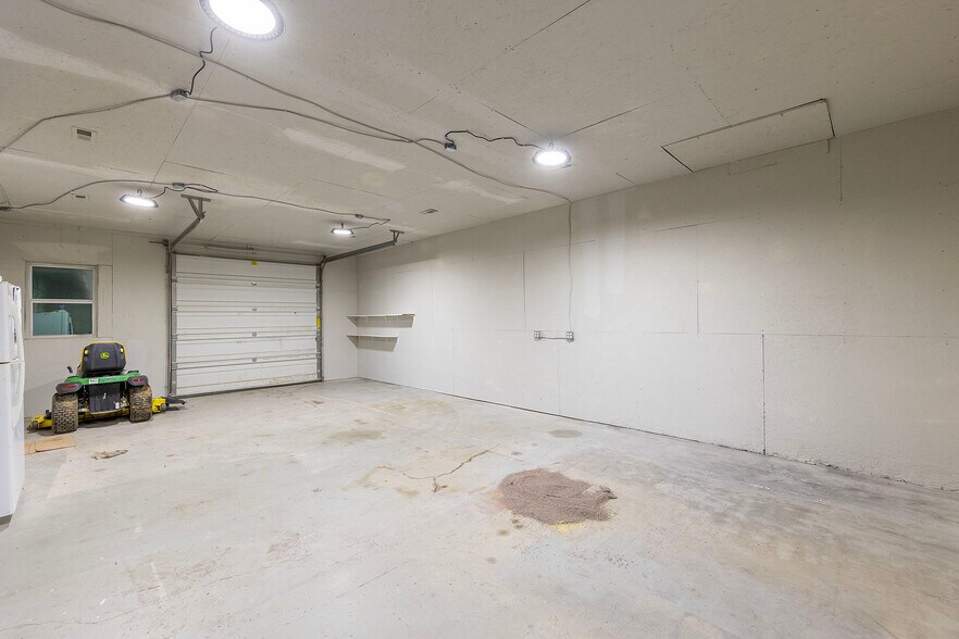 More Photos Of 12 A Cattlemans Ln, Berryville Warehouse For Lease