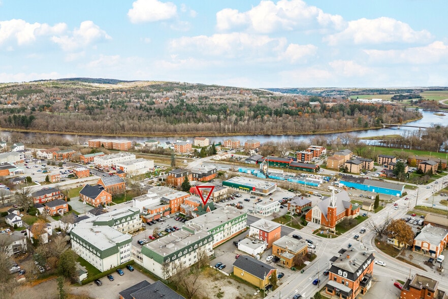More Photos Of 127 Rue Queen, Sherbrooke Office Residential For Sale