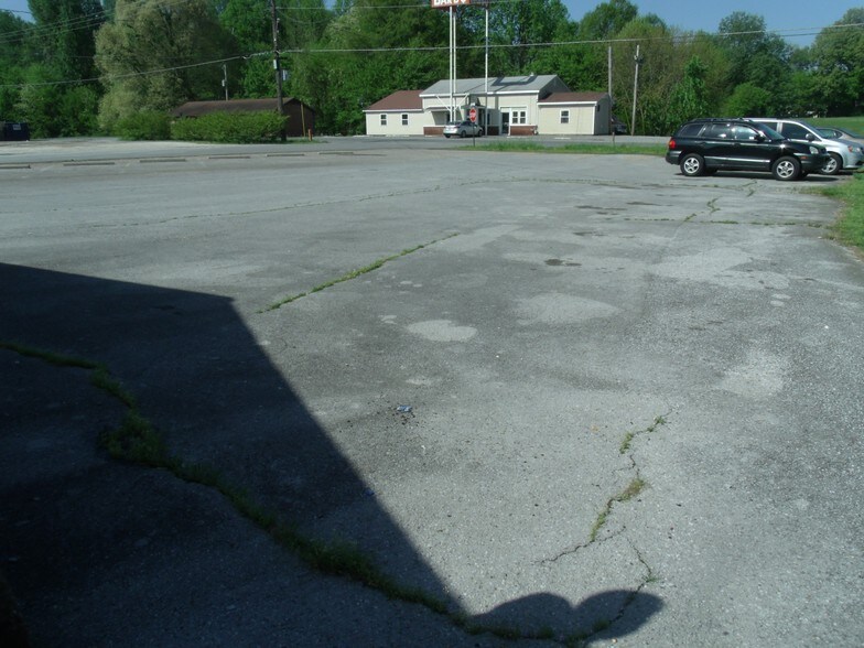 More Photos Of 1000 Elm St, Fulton Freestanding For Sale