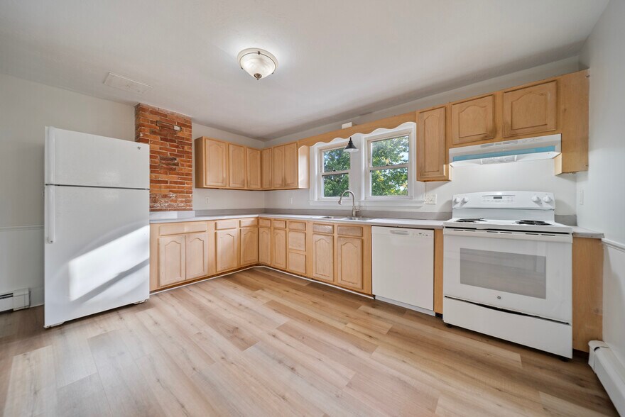 More Photos Of 210 Main St, Somersworth Apartments For Sale