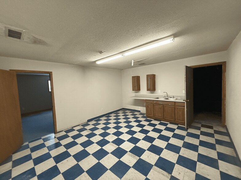 More Photos Of 601 E 9th St, Joplin Industrial For Sale