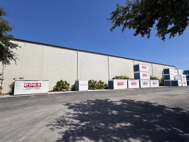 More Photos Of 4050-4060 Louis Ave, Holiday Warehouse For Lease