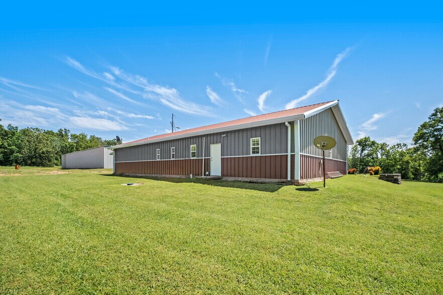 More Photos Of 23044 Honey Creek Rd, Sulphur Springs Distribution For Sale
