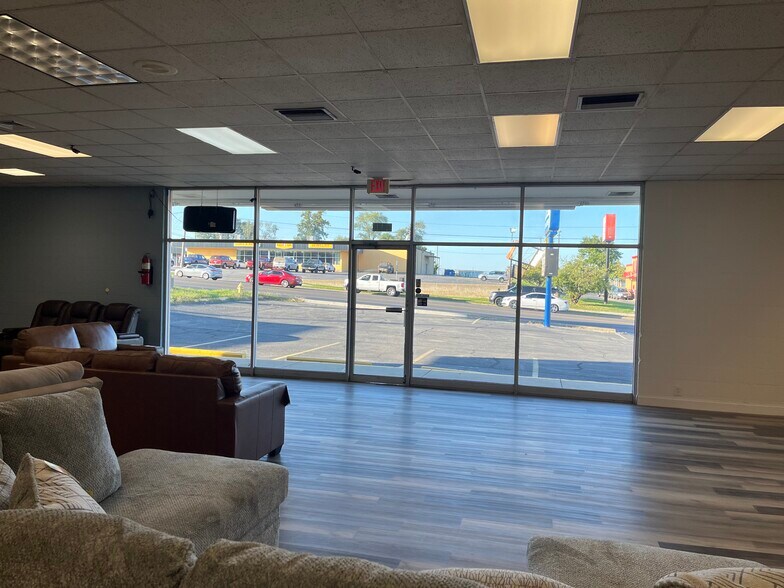 More Photos Of 1430 W Kearney St, Springfield Freestanding For Sale