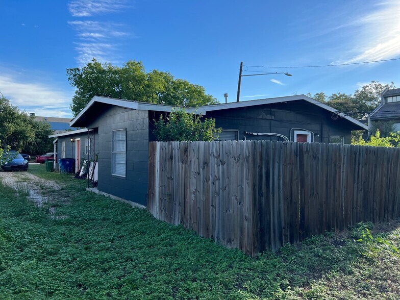 More Photos Of 607-611 Nelray Blvd, Austin Land For Sale