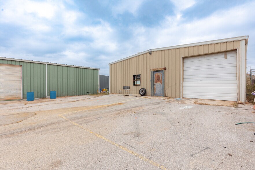 More Photos Of 3439 Charleston Rd, Norman Warehouse For Sale