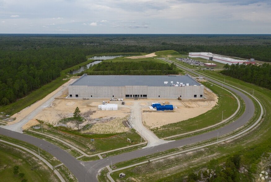 More Photos Of 33 Acme Way, Wilmington Distribution For Lease