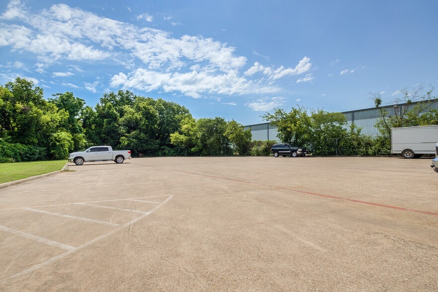 More Photos Of 4510 Duncanville Rd, Dallas Distribution For Sale