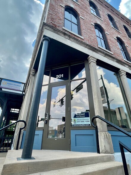 More Photos Of 201 W Main St, Plainfield Office For Lease