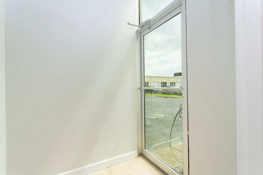 More Photos Of 7350 Futures Dr, Orlando Office For Sale