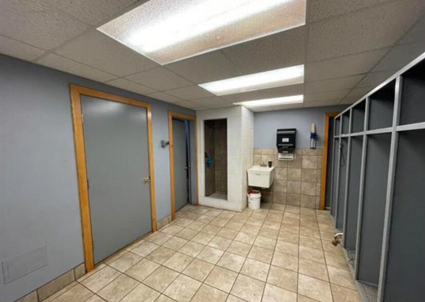 More Photos Of 100 Axle Dr, Caspian Service For Sale