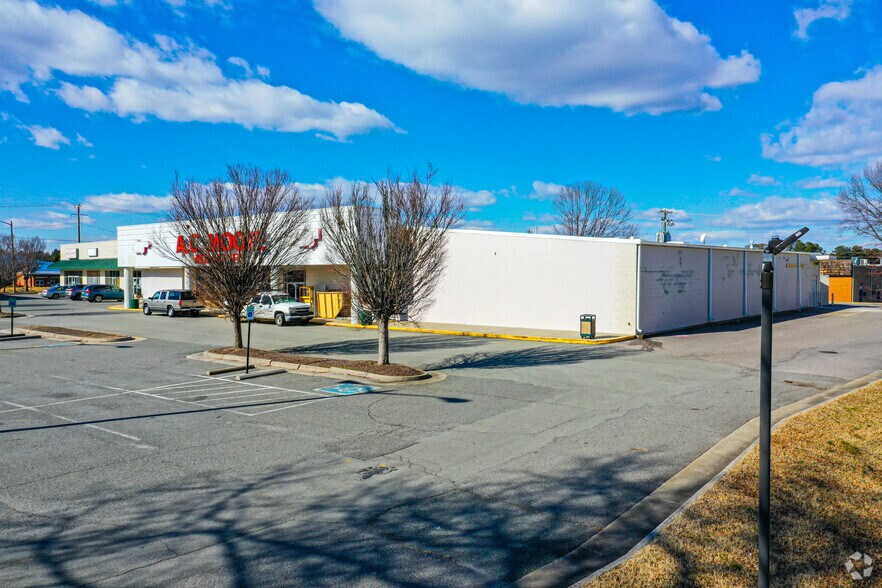 More Photos Of 7026-7042 Mechanicsville Tpke, Mechanicsville Storefront For Lease