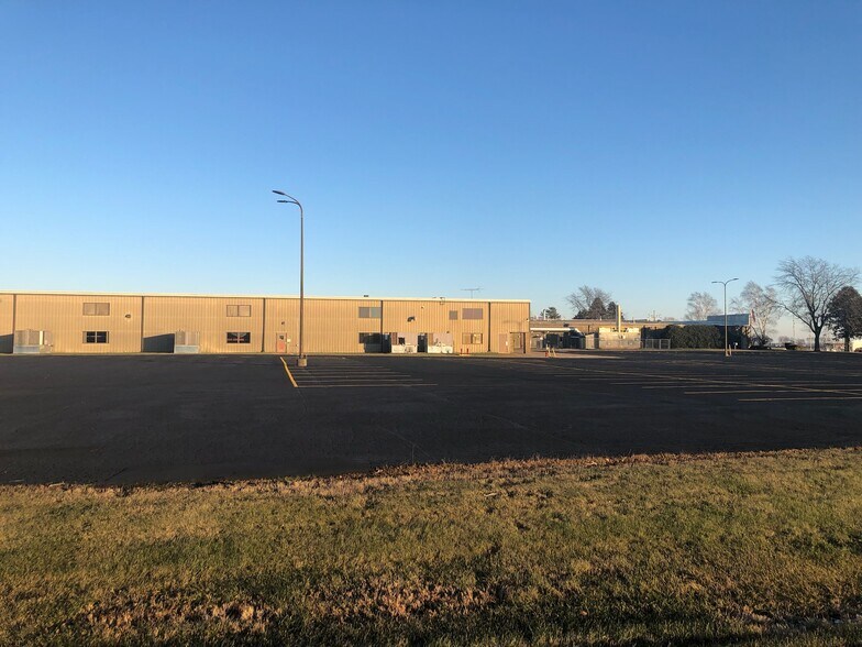 More Photos Of 100 Rayovac Ct, Fennimore Manufacturing For Lease