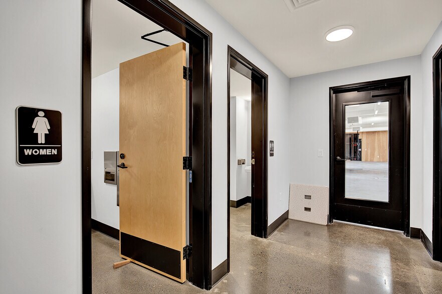 More Photos Of 454 SE 187th Ave, Portland Office For Lease