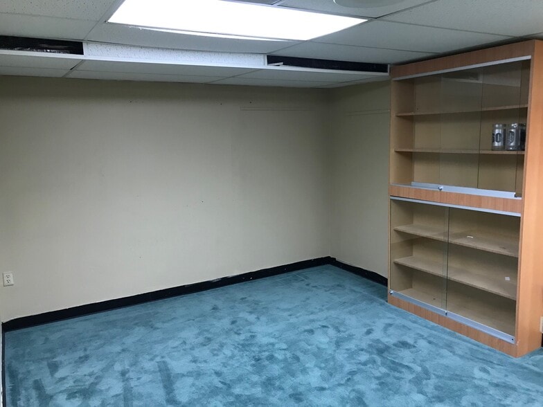 More Photos Of 1500 Central Ave, Colonie Office For Lease