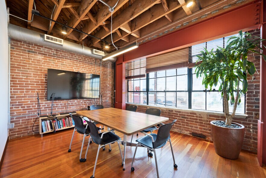 More Photos Of 6161 Santa Monica Blvd, Los Angeles Loft Creative Space For Lease