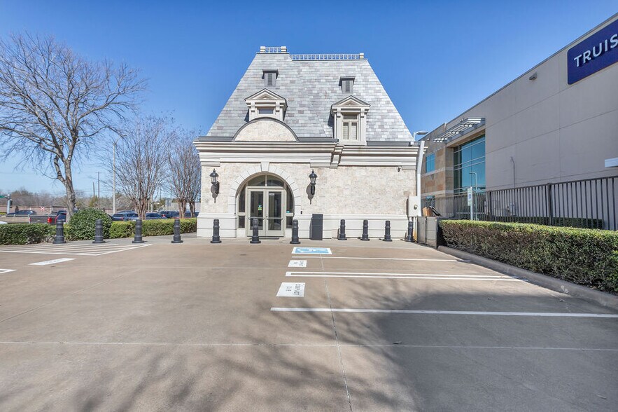 Primary Photo Of 5800 W Northwest Hwy, Dallas Office For Sale