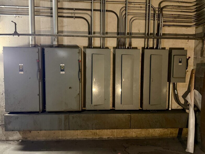 More Photos Of 13755 U.S. Highway 19 N, Clearwater Warehouse For Lease